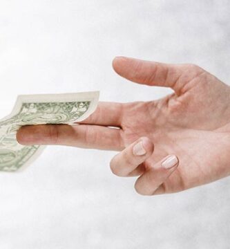 ¿Cuánto cobra una inmobiliaria?